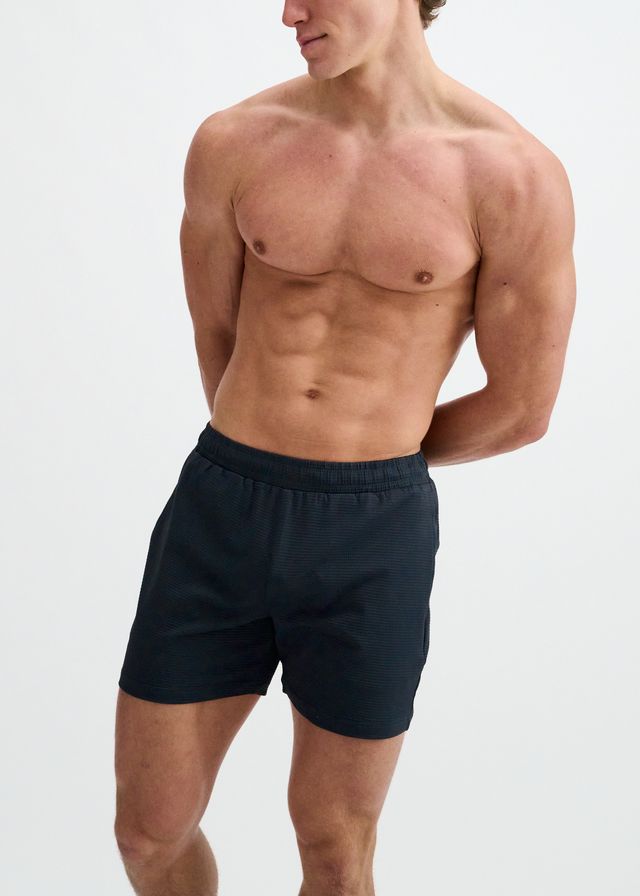 TEXTURED MESH STRETCH PERFORMANCE SHORTS