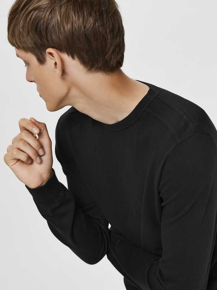Black Knitted Crew Neck Pullover