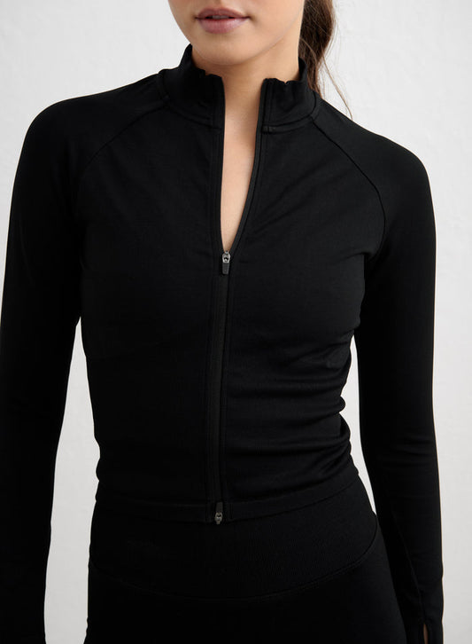Musta Shape Seamless Zip Jacket, jossa on täyspitkä vetoketju ja vartaloa muotoileva neulos. [S-178cm]