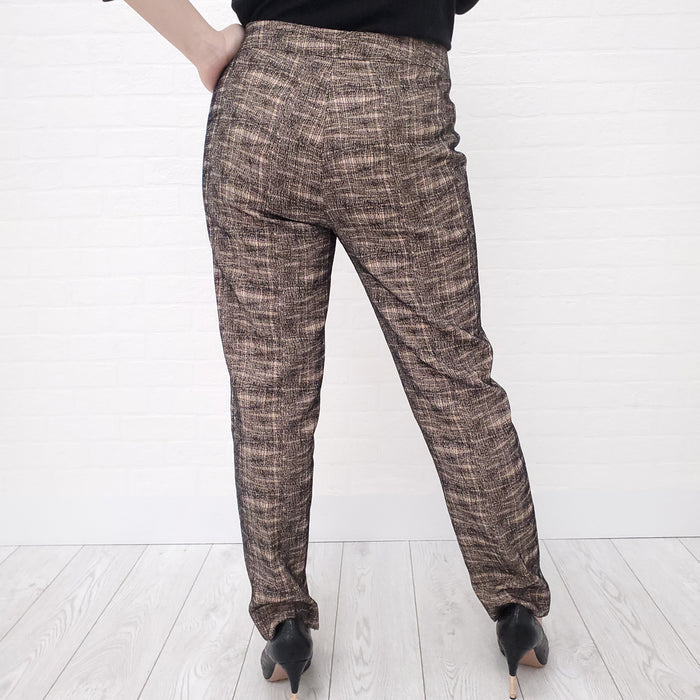 CHANEL STITCHED DETAILED PANTS - SIZE 40