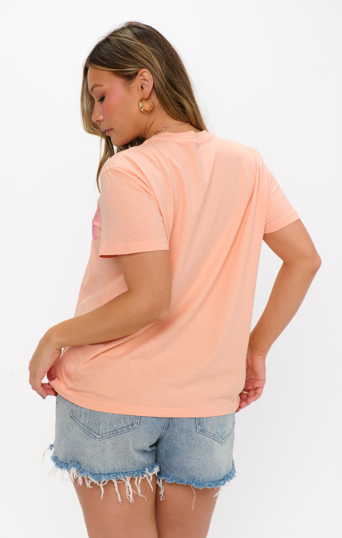 badge_model-wears-size-m