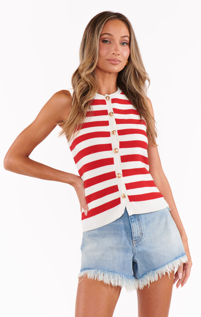 badge_model-wears-size-s