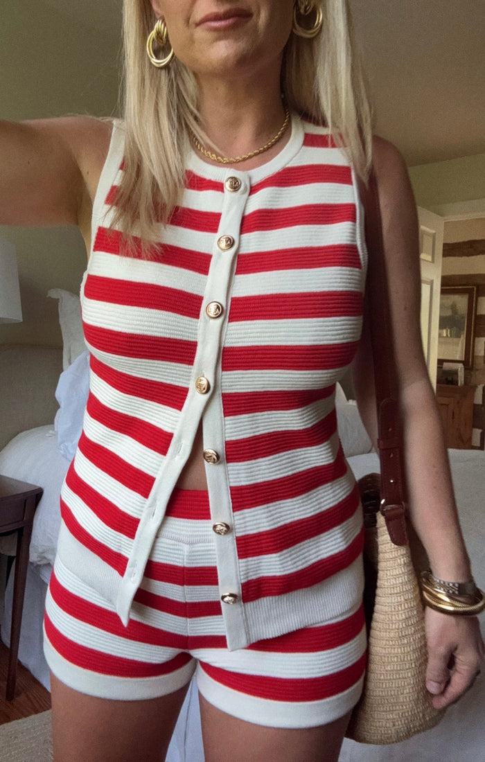 badge_model-wears-size-m