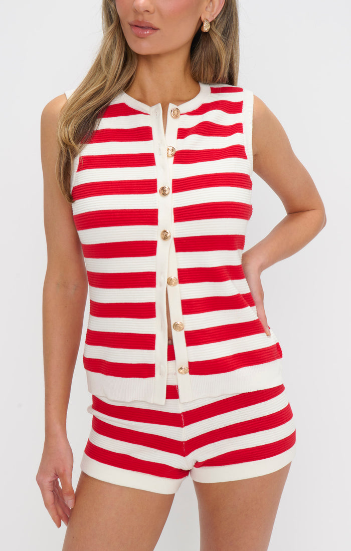 badge_model-wears-size-s