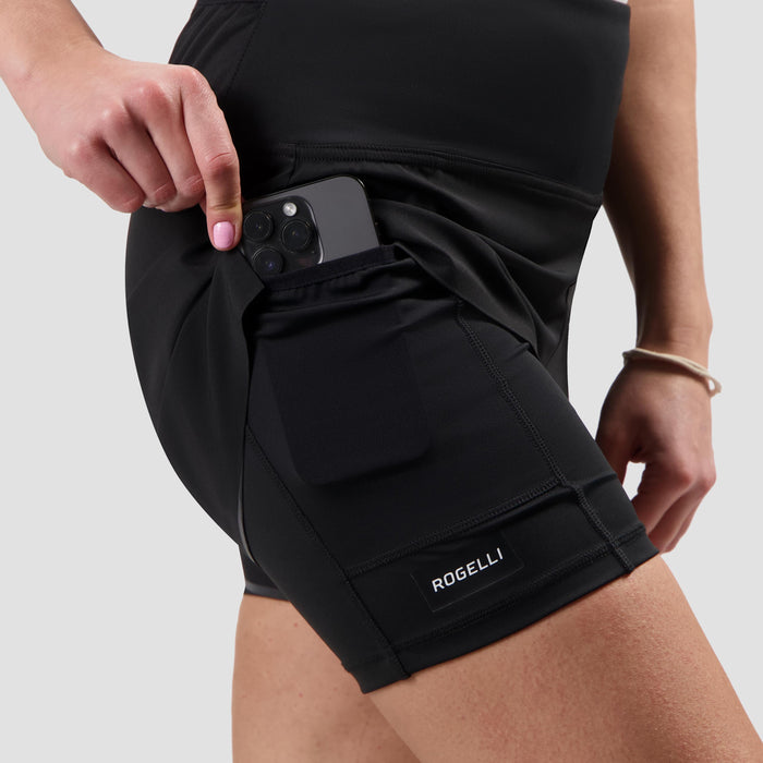 Detail van Distance 2-in-1 korte hardloopbroek dames zwart met zakken.