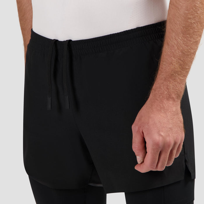 Detail van Rogelli Distance 2-in-1 korte hardloopbroek heren zwart voorkant.