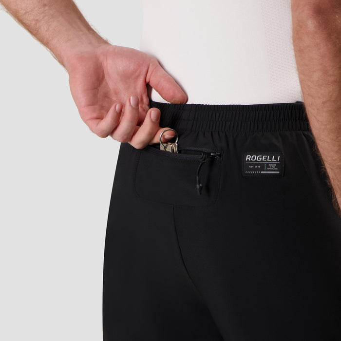Detail van Distance 2-in-1 korte hardloopbroek heren zwart zak met rits.