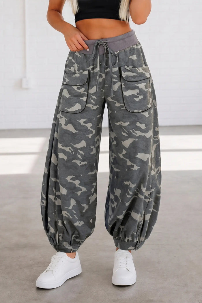 Drawstring Contrast Waistband Camouflage Cargo Barrel Pants – Multicolour