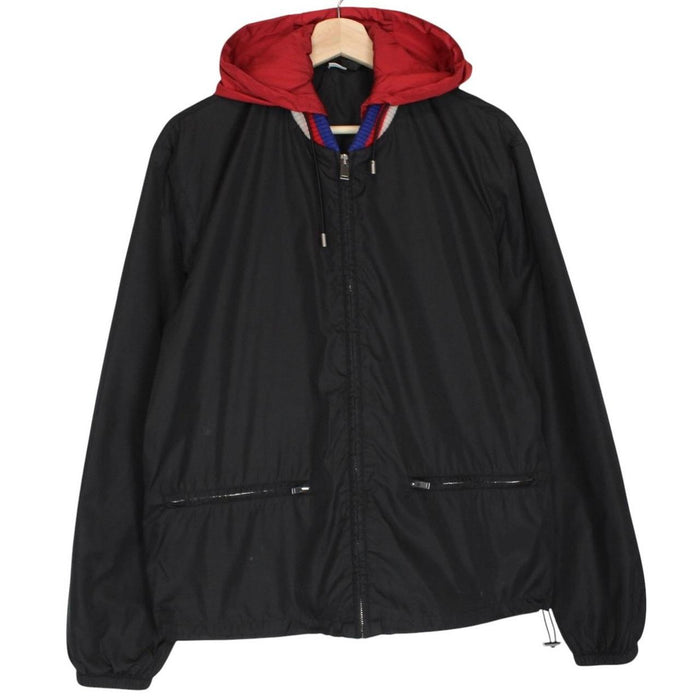Gucci black windbreaker jacket with logo print and full zip, made of nylon.