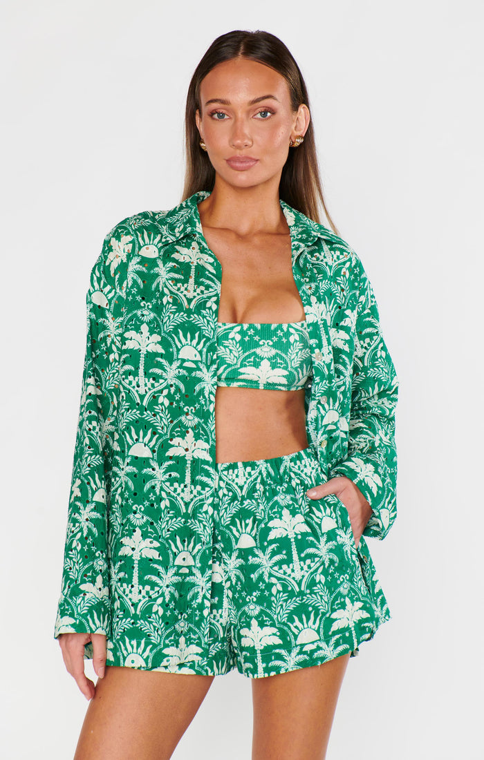 badge_model-wears-size-s