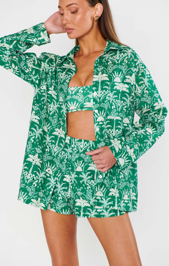 badge_model-wears-size-s