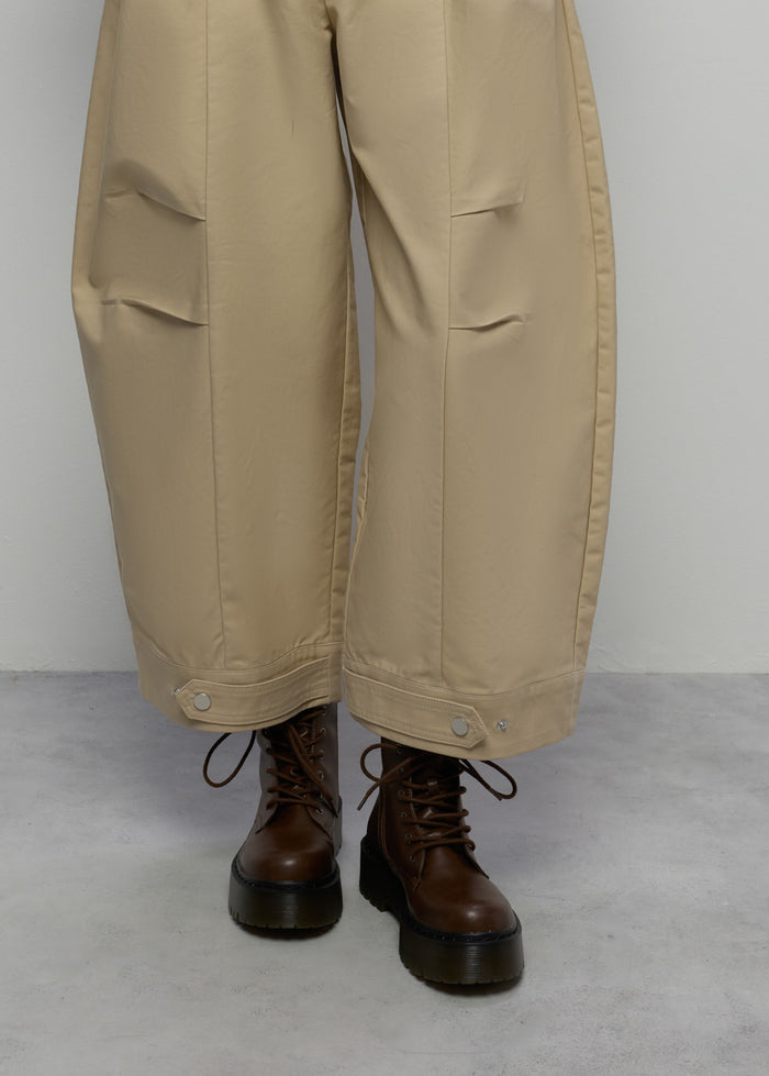 HIGH-WAISTED BARREL PANTS
