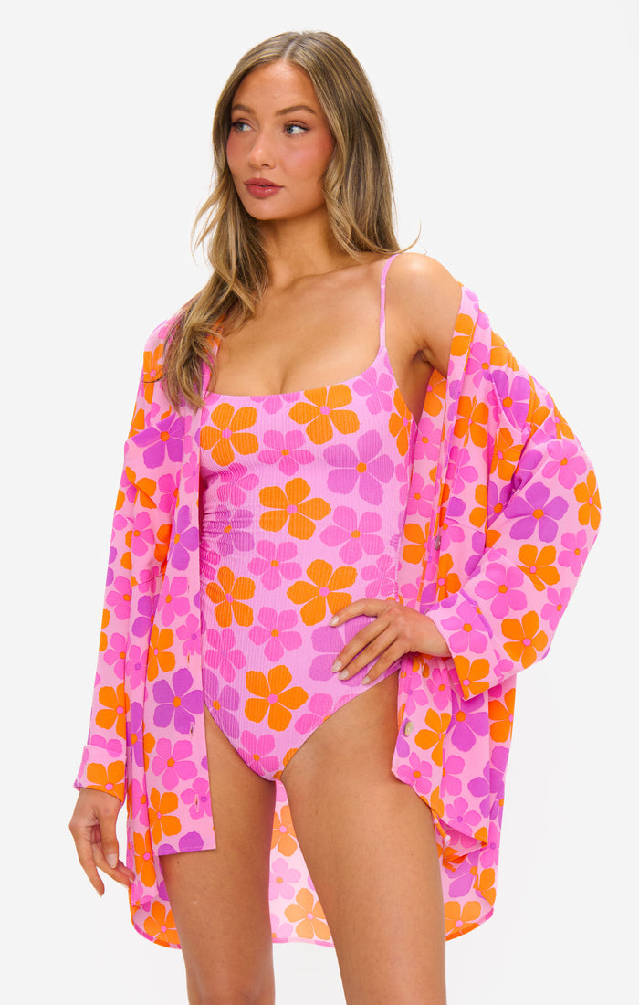 badge_model-wears-size-xs