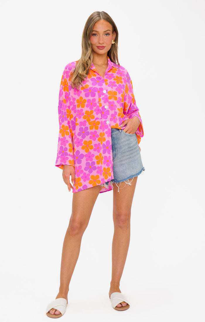 badge_model-wears-size-xs