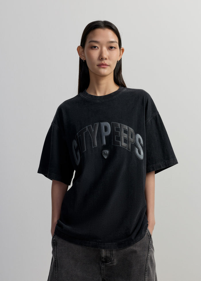 OVERSIZED CITY PEEPS GRAPHIC TEE