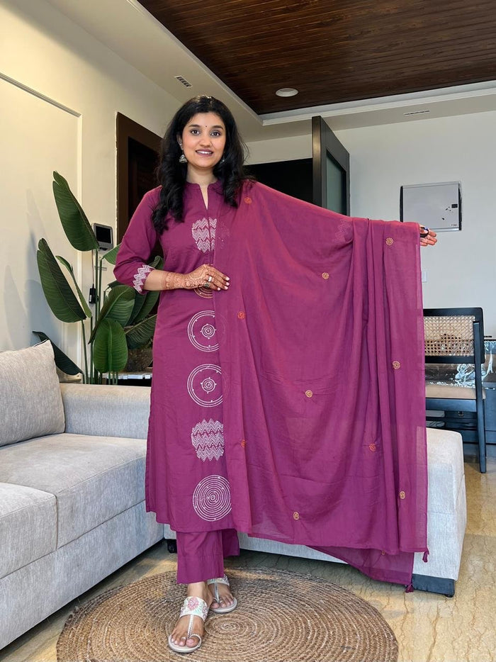 Radha Embroidered Cotton Set- Dark Pink