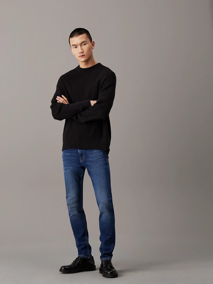 Slim Tapered Jeans in Dark