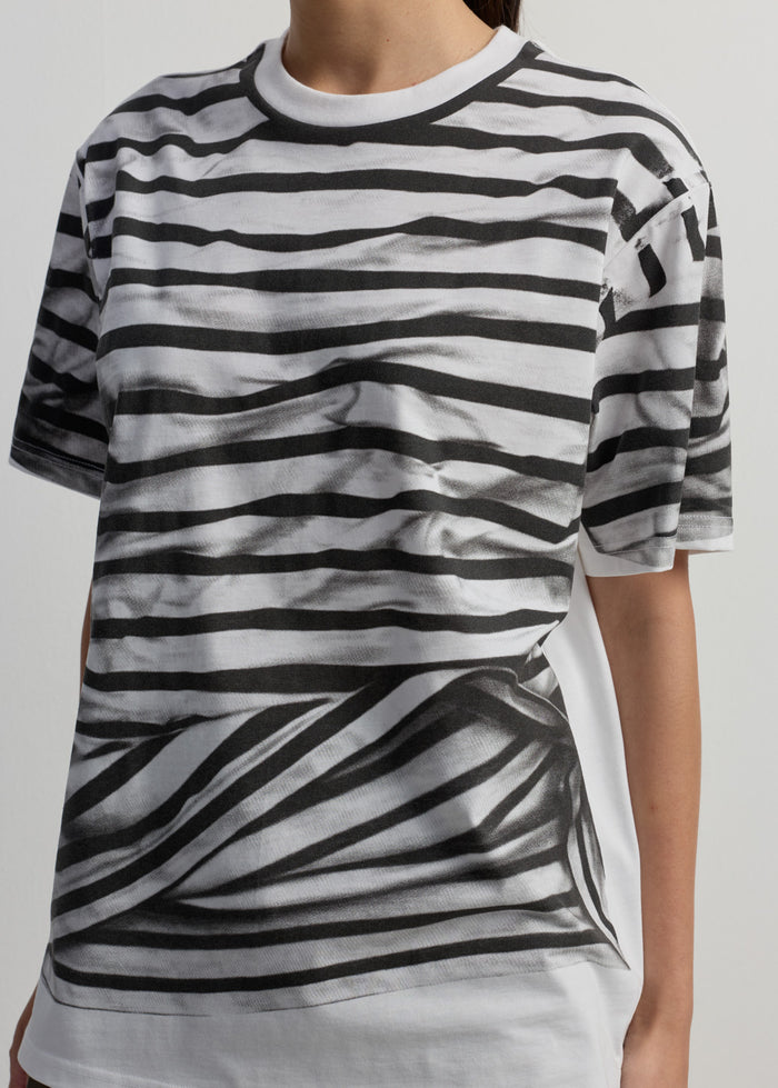 STRIPED GRAPHIC OVERSIZED TEE