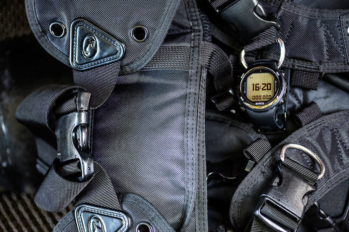 SUUNTO D4I NOVO BLACK-USB cable and extension strap included