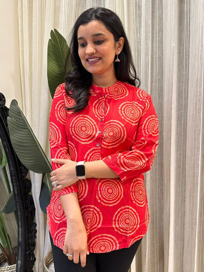 Weekend Rayon Short Kurta- Bright Red Circles