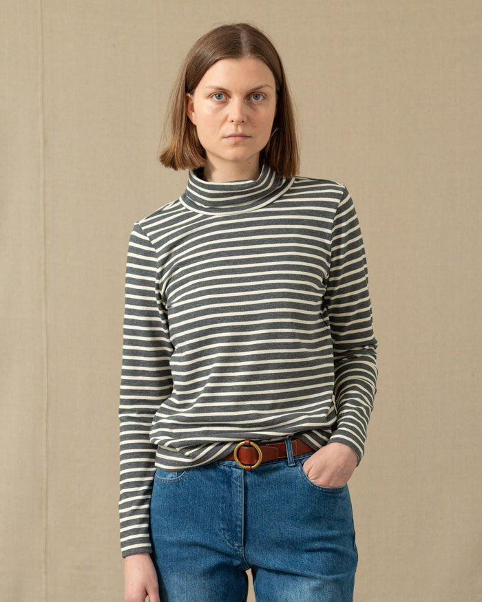 Women's Calypso Turtleneck in Graphite/Off White