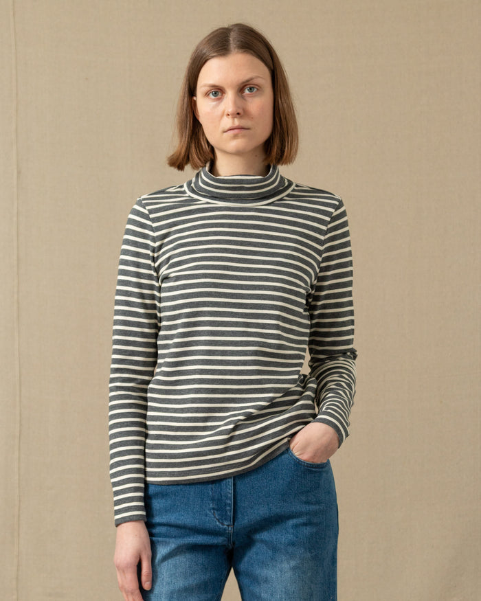 Women's Calypso Turtleneck in Graphite/Off White