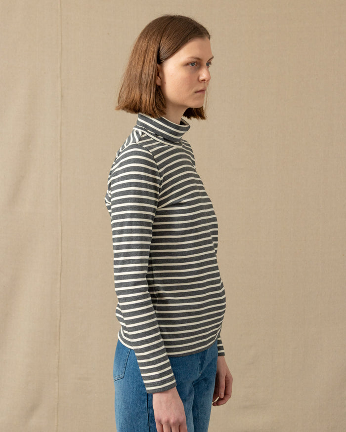 Women's Calypso Turtleneck in Graphite/Off White